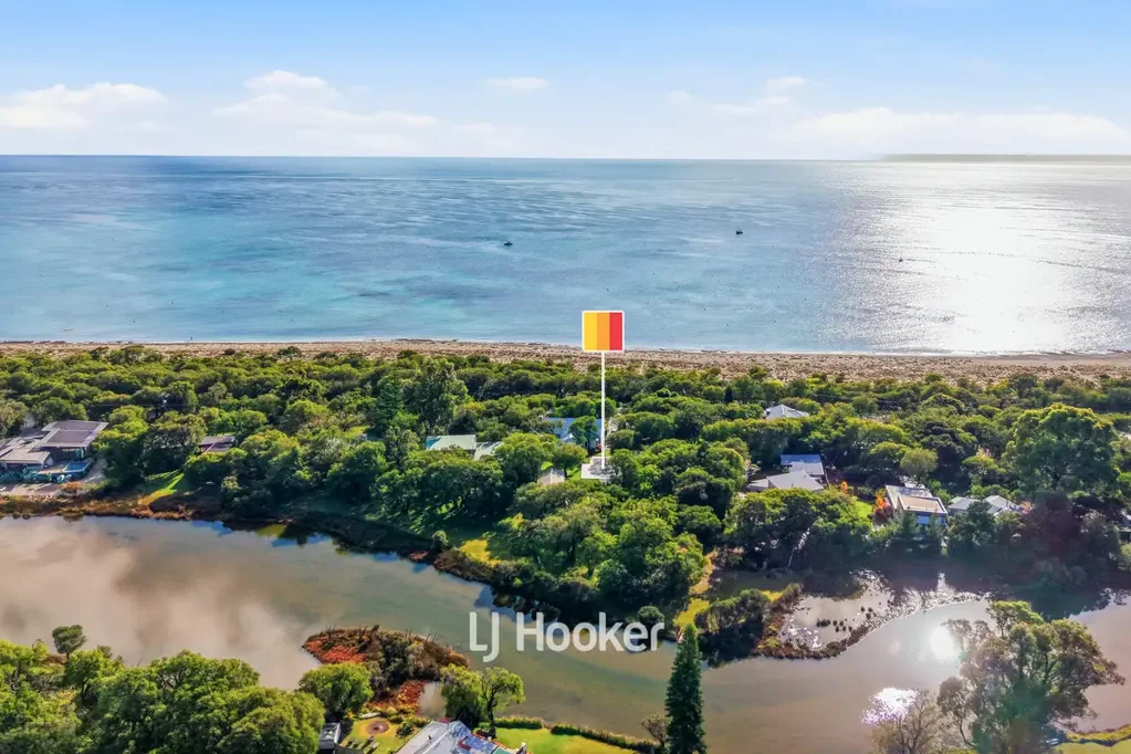 Quindalup 3બેડરૂમ 1,522sqm with Subdivision Potential on Geographe Bay Road
