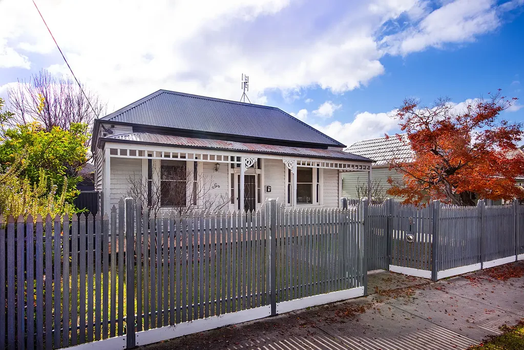 Quarry Hill 4房  Charming Period Cottage offers size and a prized Quarry Hill location.