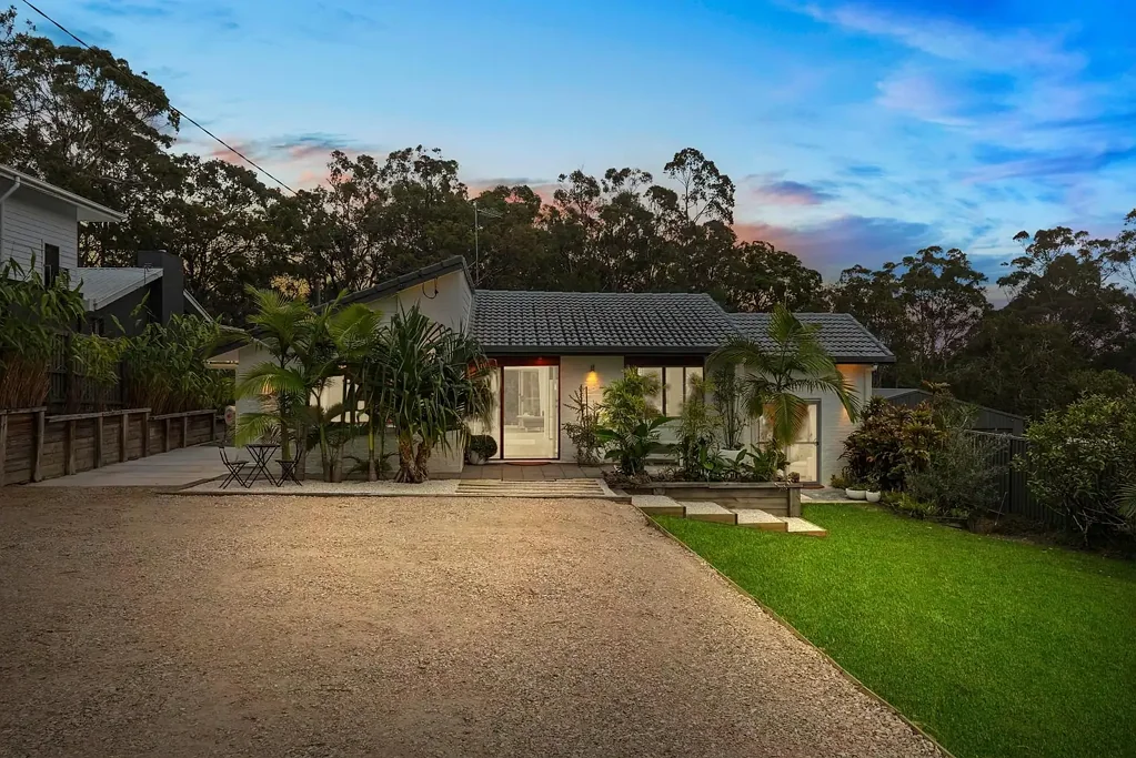 215 Simpsons Road, Elanora, QLD 4221
