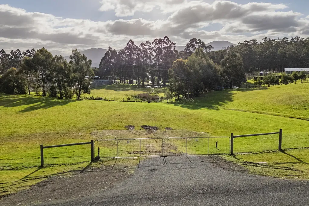 Huonville 1.125ha of Sun, Space & Pasture
