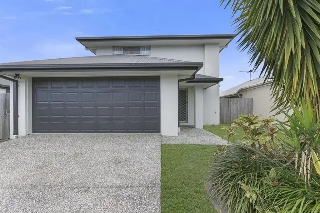 Large Home In Wonderful Narangba Location !