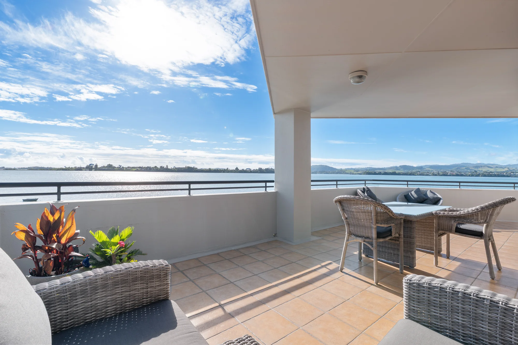 Tauranga Central 3Phòng ngủ Sea Views and Sophistication