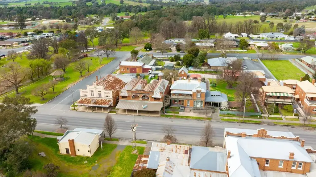 Holbrook 6બેડરૂમ PRICE REDUCTION
74 Albury st, Commercial/Residential
INVESTORS-MAIN STREET-PRIME LOCATION