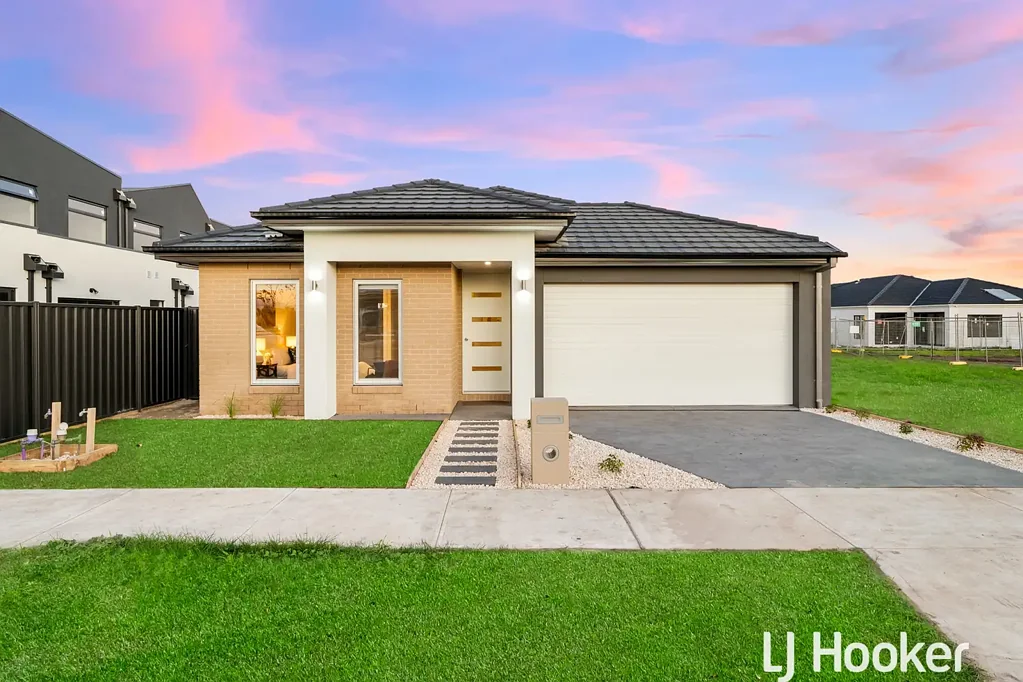 Clyde North 4 Bedroom Comfort and style