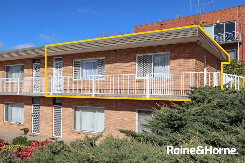 Neat & Tidy - Close to Town & Parklands- Available 24.08.2026