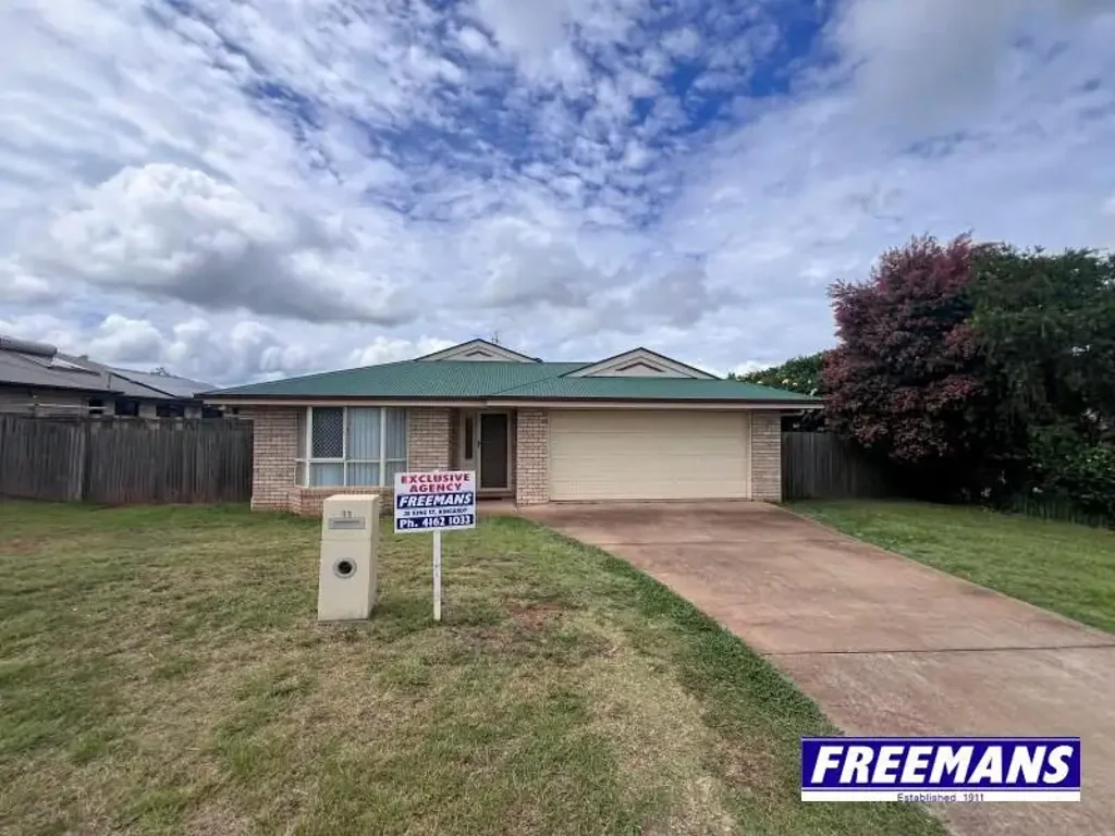 Kingaroy 4બેડરૂમ 914m2 fenced allotment with 6x6m power shed