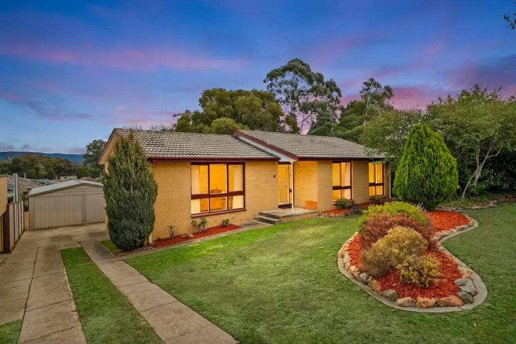 72 Sternberg Crescent, Wanniassa, ACT 2903