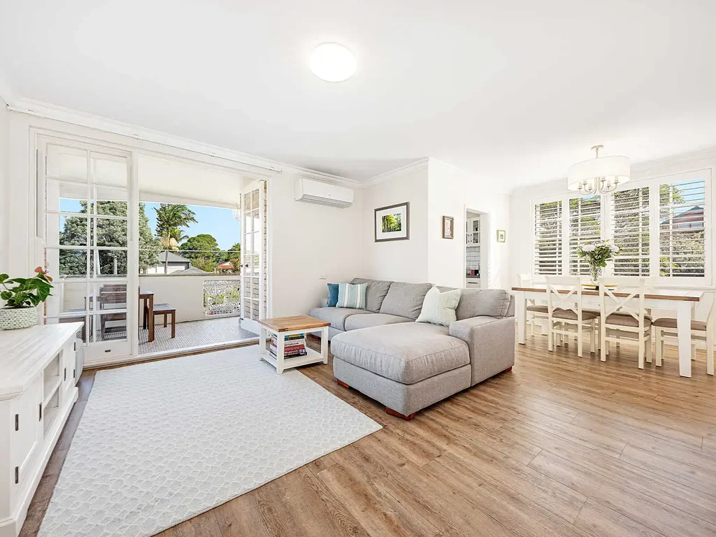 Northbridge 2침실 Modern, Spacious and Bright in Highly Desirable Location