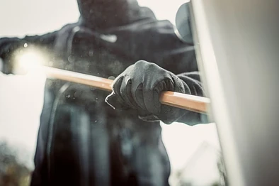奥克兰咋了？壕区业主突遭绑架，被人捆绑抽打；警方出台治安新政，却被疯狂吐槽……