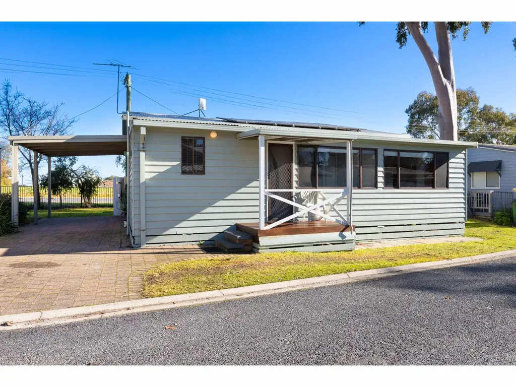 6 Spotted Gum Drive, Lake Hume Village, NSW 3691