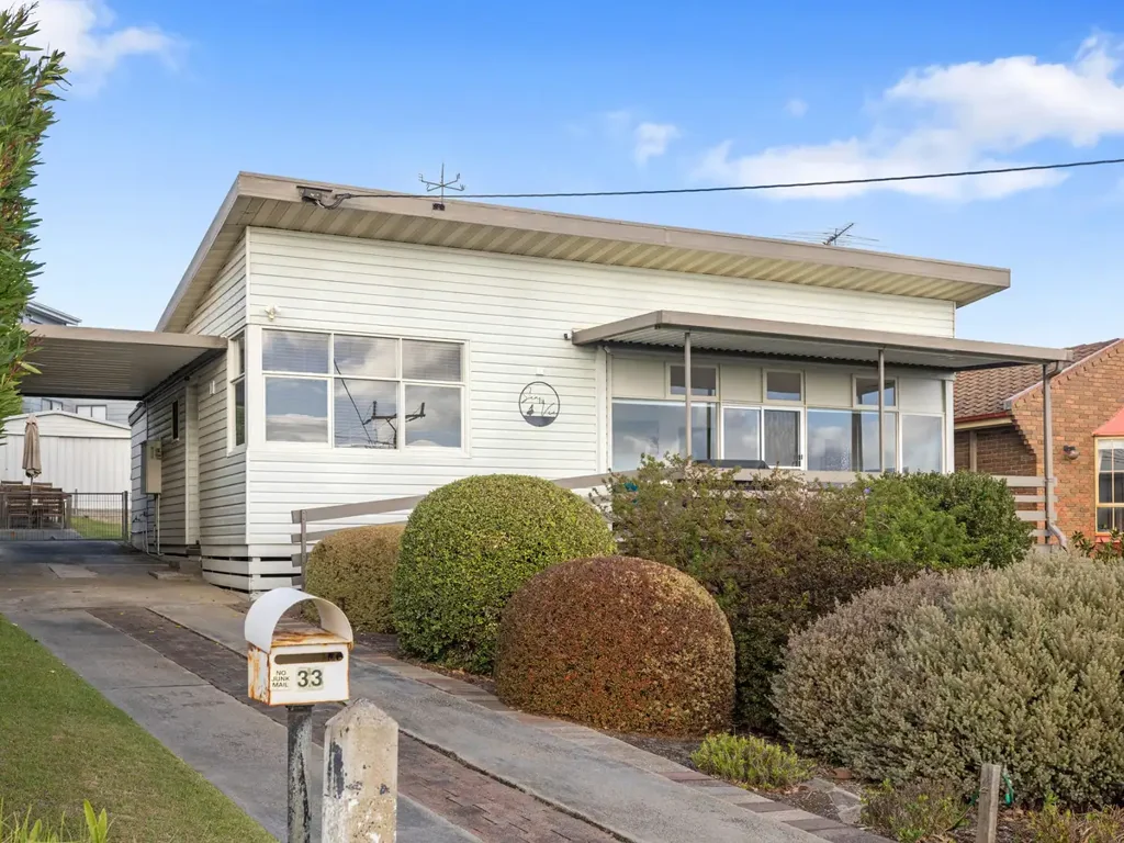 San Remo 3房  Elevated Beachside Charm with Breathtaking Bay Views