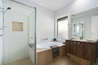 6 GREENFIELDS DR, EPPING VIC 3076, 4 침실, 2 욕실, House