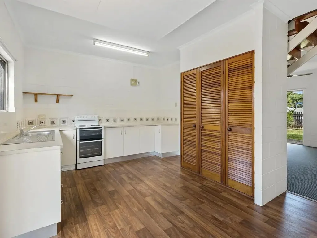 Woree 2ห้องนอน Spacious End Townhouse in a Convenient Location