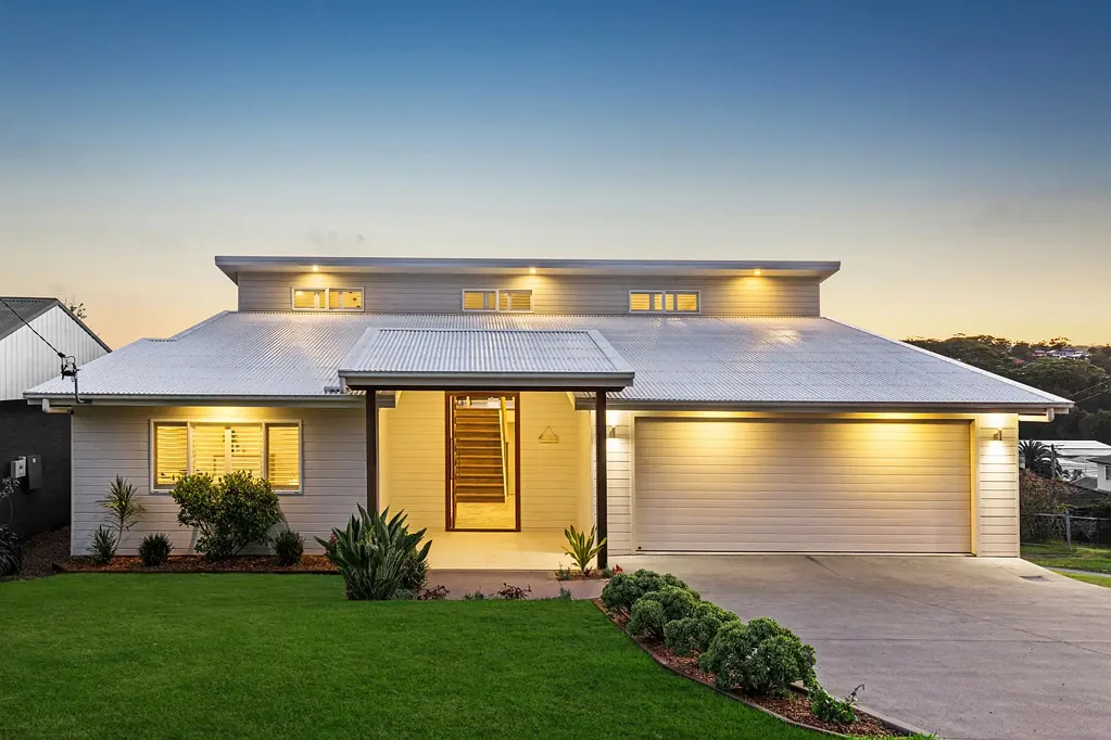 Wamberal 5ห้องนอน Blue chip Wamberal address with sweeping 180 degree views over Wamberal and Terrigal Beach