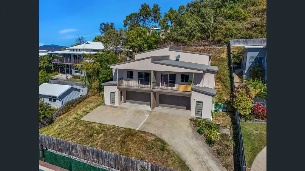 Modern & Private 3-Bedroom Duplex in Leafy Mount Louisa Location