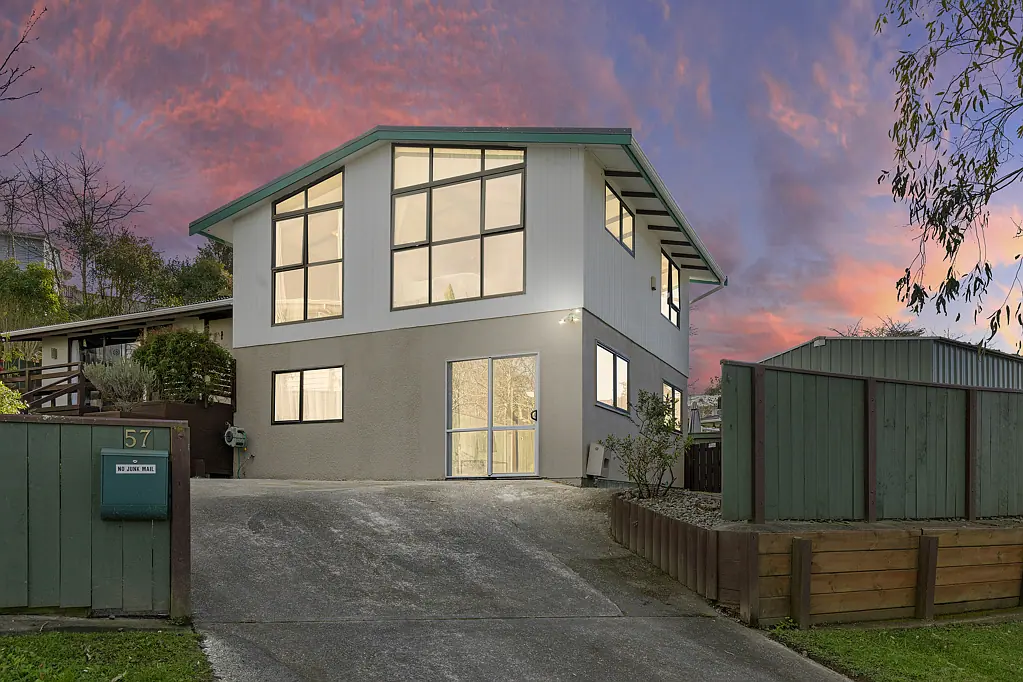 Timberlea 3ਬੈੱਡਰੂਮ 3 Bedrooms, 2 Living, Rumpus & Office