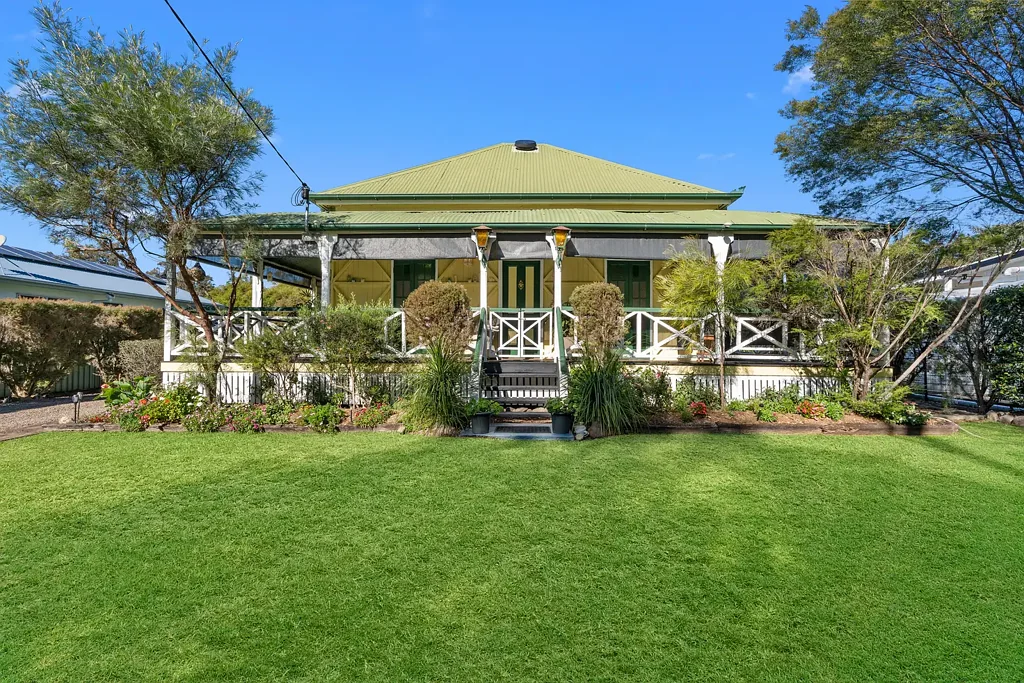 Moore 2 Bedroom Charming 1904 McGrath Cottage - Timeless Elegance on a Spacious Block