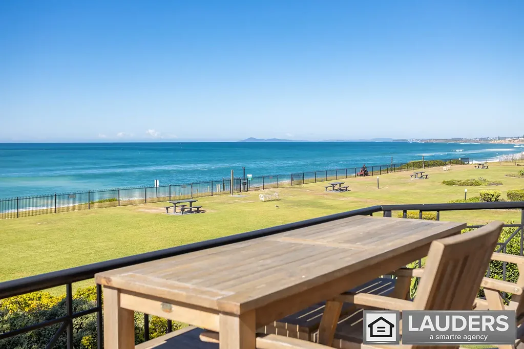 Old Bar 3chambre Uninterrupted Oceanfront Living with Holiday Income