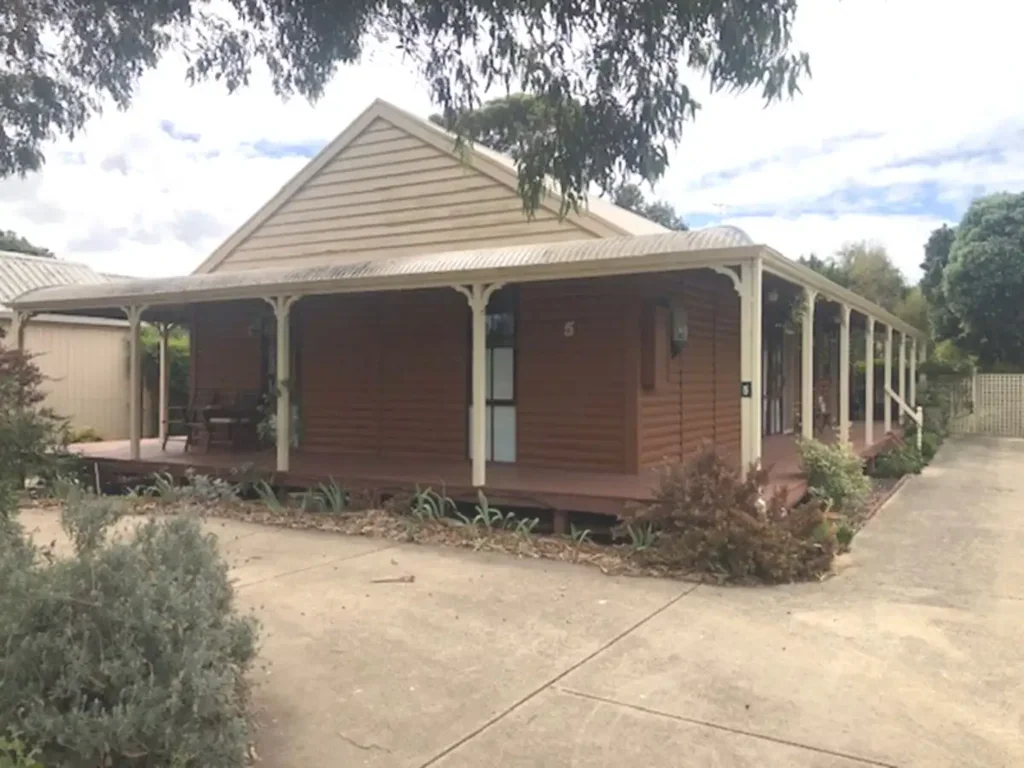 Log Cabin Story; FULLY FURNISHED