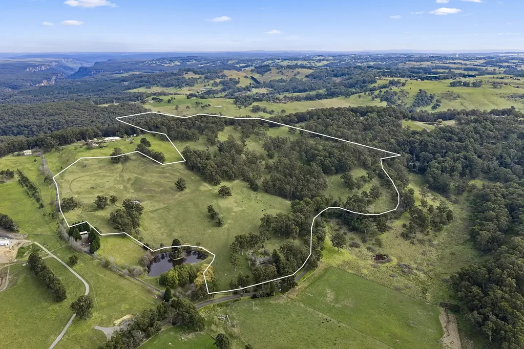 Manchester Square Tranquil highlands property with a beautiful outlook and loads of future potential