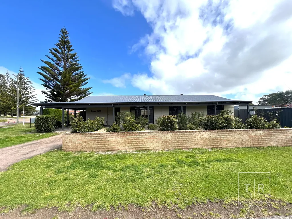 Castletown 4 Slaapkamer MAKE THIS YOUR SMART START OR A SOLID INVESTMENT