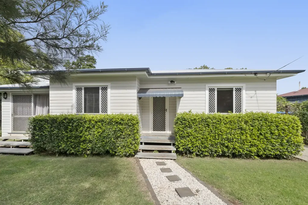 Mount Lofty 3房 Mount Lofty经典住宅 628sqm宽敞地块 三卧宽敞明亮 步行可达优质学校 东图巴咖啡文化 私密花园空间 潜力无限 Classic Comfort in a Tightly Held Pocket