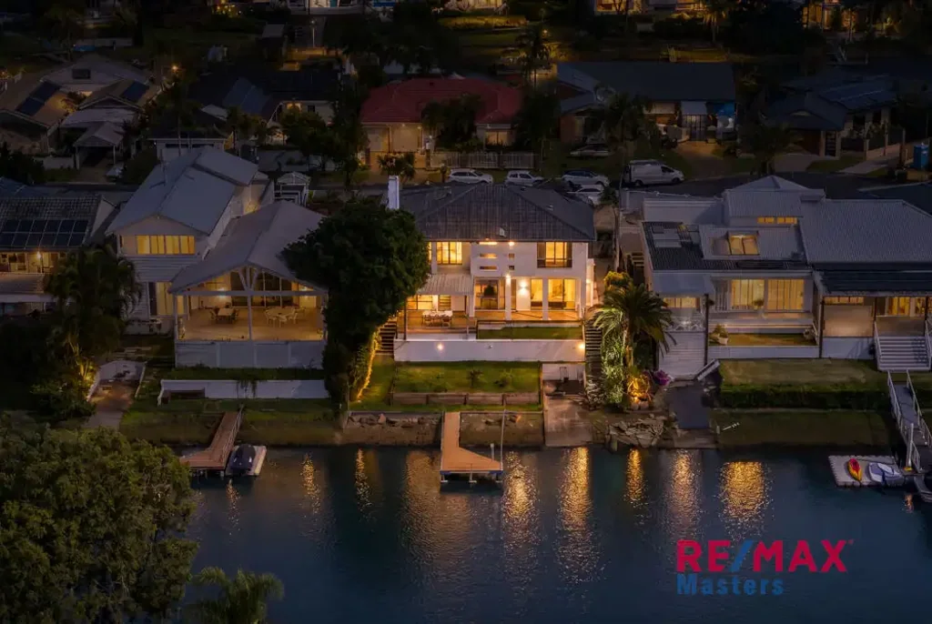 Carrara 5房  WATERFRONT LUXURY WITHOUT COMPROMISE - EAST-FACING MAIN RIVER ACCESS, PRIVATE BOAT RAMP & GOLD COAST SKYLINE VIEWS