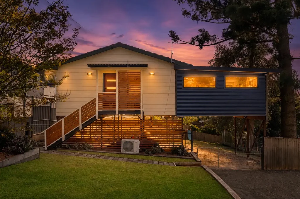 Bowen Mountain 3房 迷人住宅，坐拥树梢美景 Charming home with treetop views