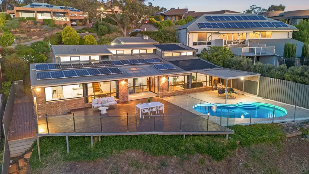Pasadena 5房  Beautiful Family Home with Exceptional Entertainer Appeal