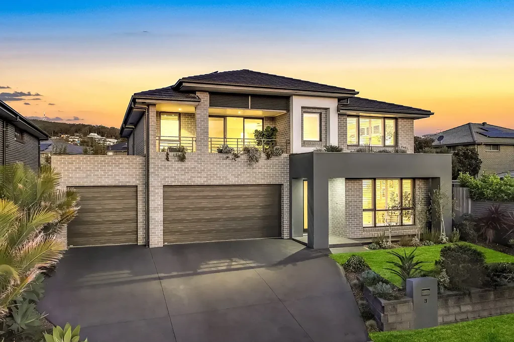 Forresters Beach 6ਬੈੱਡਰੂਮ Spacious Family Retreat in Prime Beachside Coastal Location