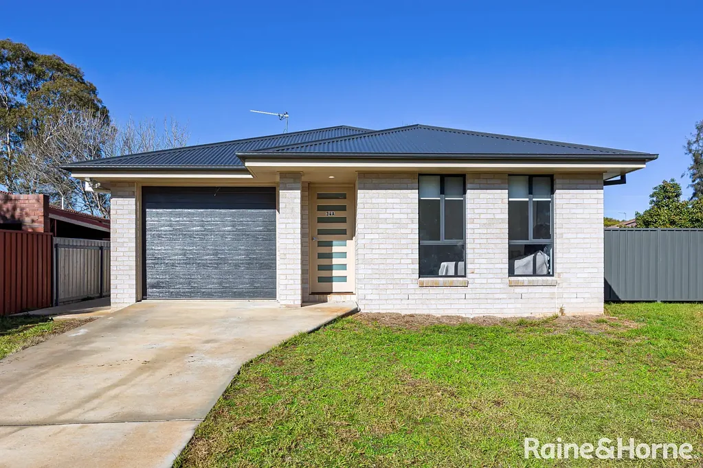 Unit 1 & 2/34 Mumford Street, Ashmont, NSW 2650