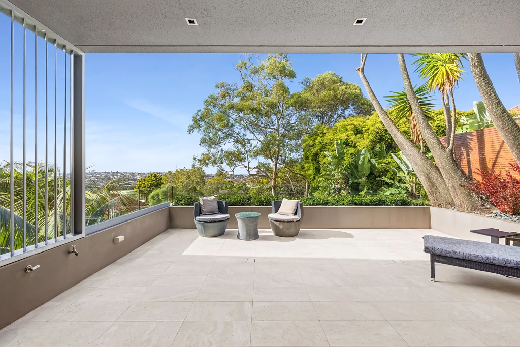 Bellevue Hill 4房 整层豪华公寓，享有海景和 Royal Sydney Golf Course 景观 Whole-Floor Luxury with Ocean & Royal Sydney Golf Course Views