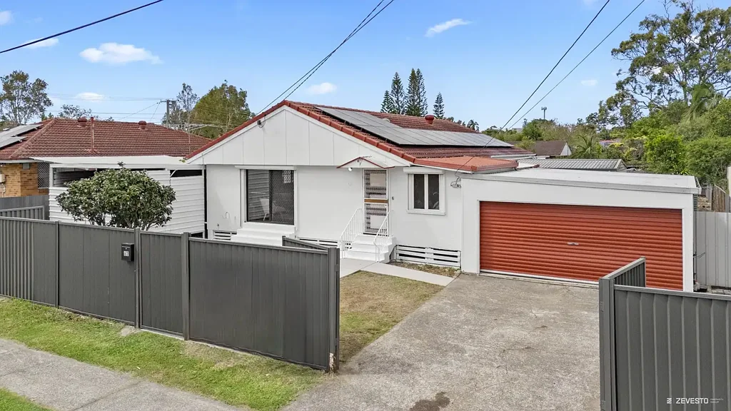 Charming Logan Central Family Home - Great Solar System!