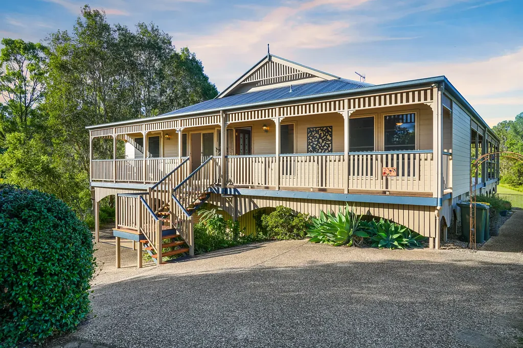 Kooralbyn 4Habitaciones Character filled family Queenslander with Golf Course frontage