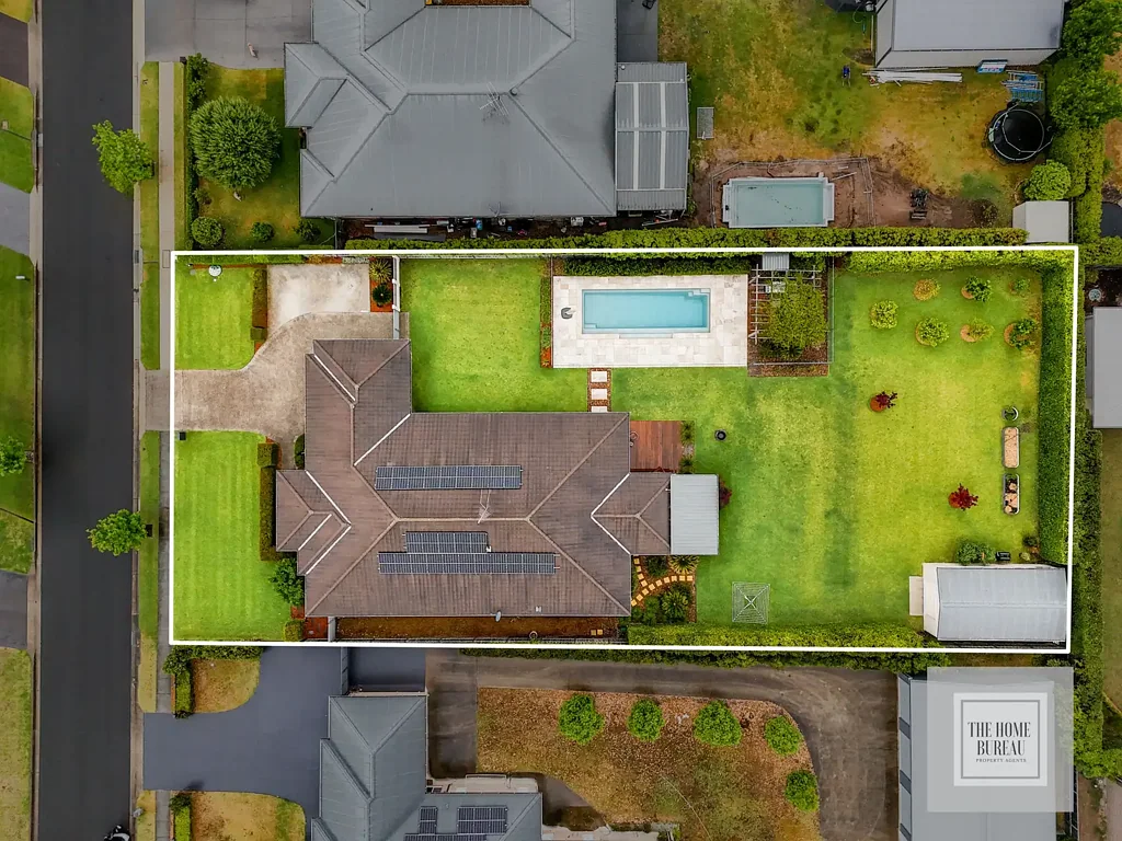 Pitt Town 5Zimmer Garden Oasis. Contemporary Family Home, Shed & Pool on Half an Acre.