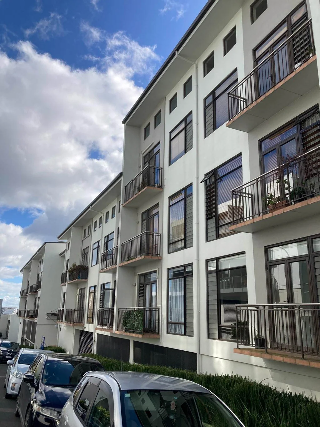 2 BEDROOMS, 2 CARPARKS, WHITEWARE INCL.