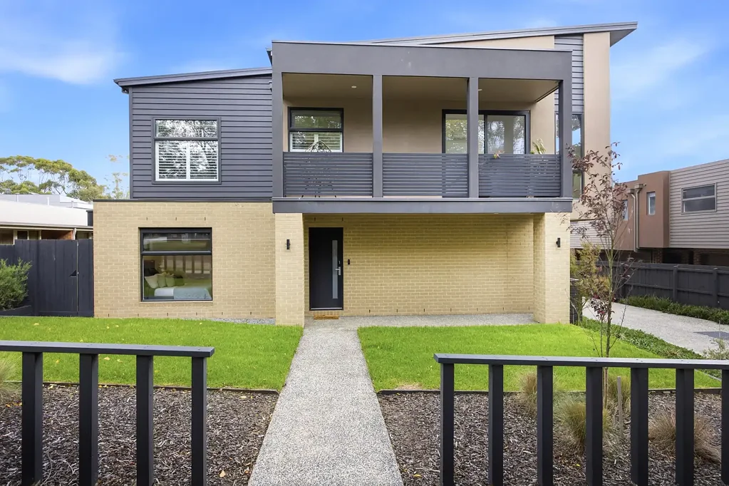 Lilydale 2침실 Elevated light-filled living, everyday walkability