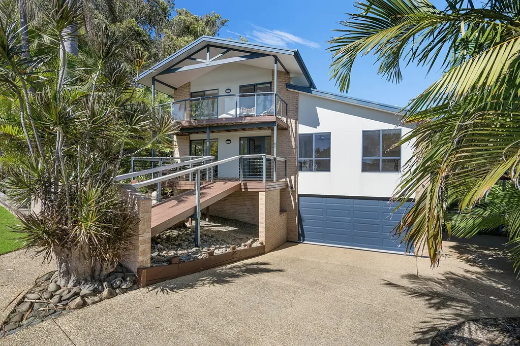 Coastal Elegance with Spectacular Ocean Outlook