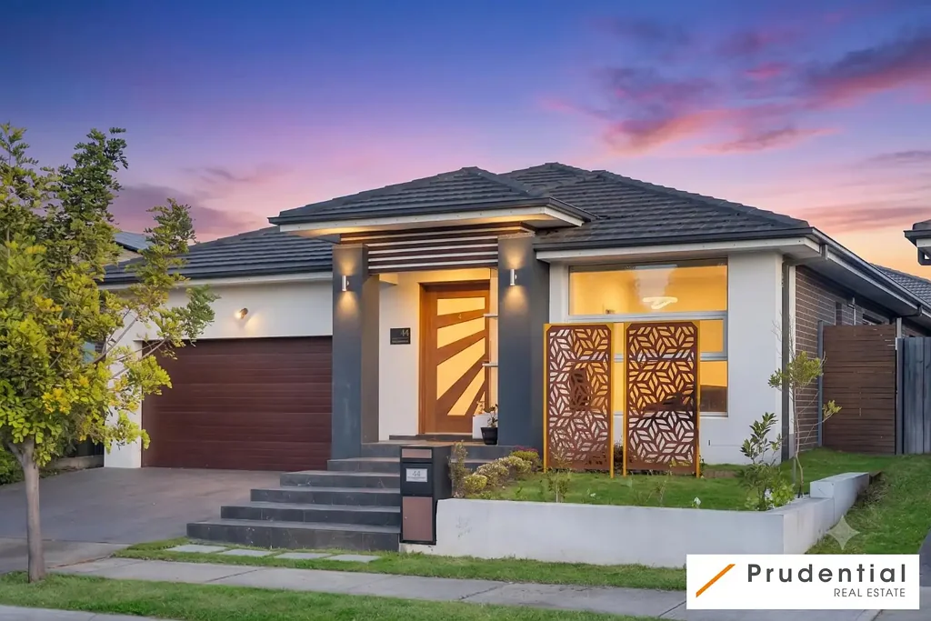 Oran Park 4房 宽敞家庭住宅 + 便利位置 Spacious Family Home + Convenient Location