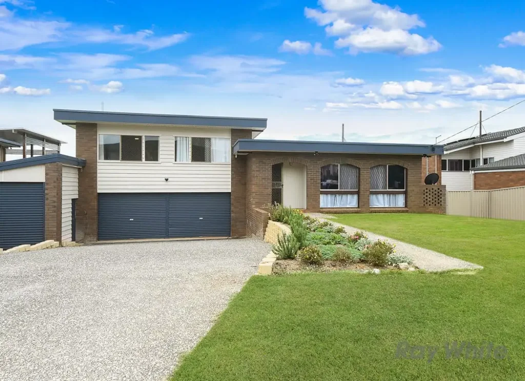 Spacious 3 Bedroom Home with Air Conditioning & Pool