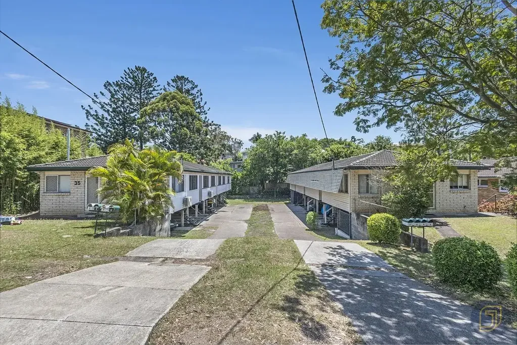 Convenient & Quiet Living in the Heart of Indooroopilly!