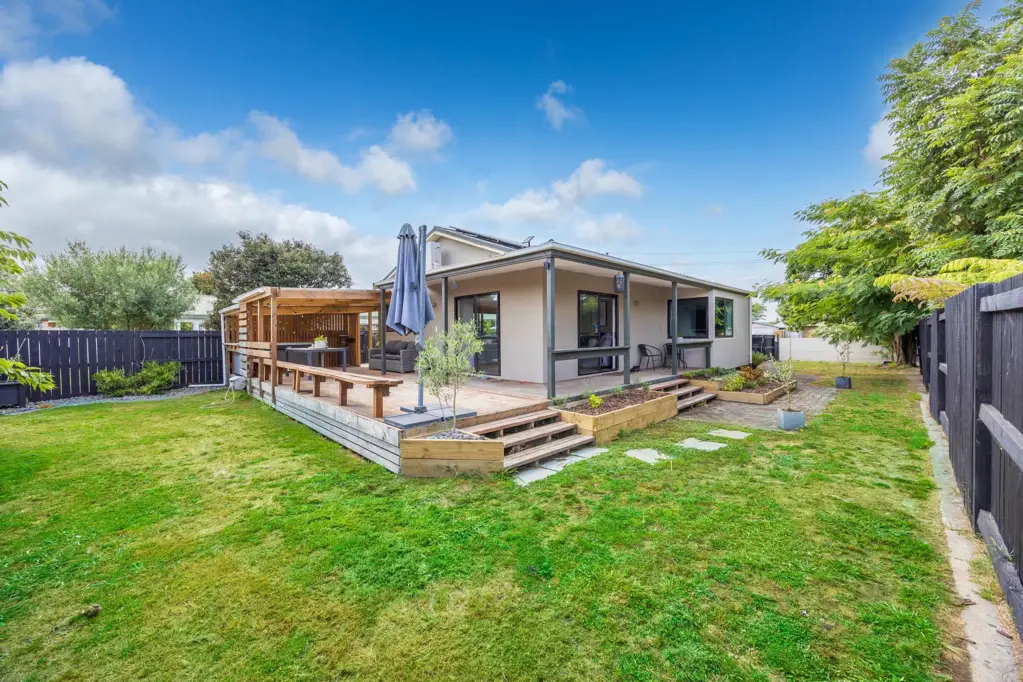 Fairview Downs 3 Bedroom Run, Don't Walk!