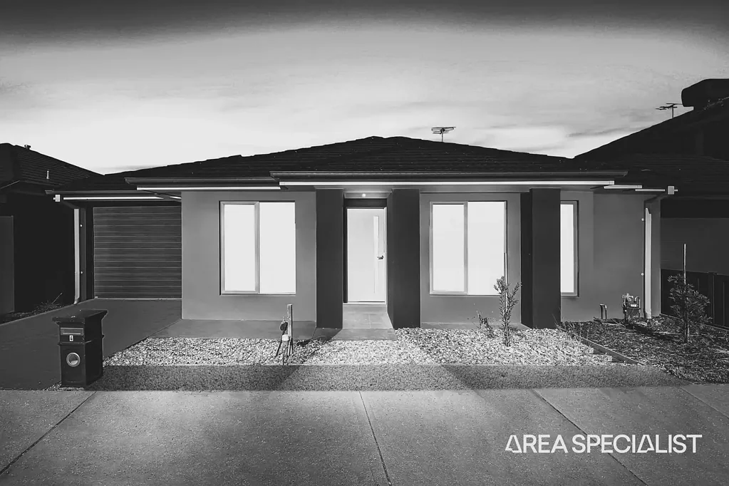 4 Adelong Boulevard, Cobblebank, VIC 3338