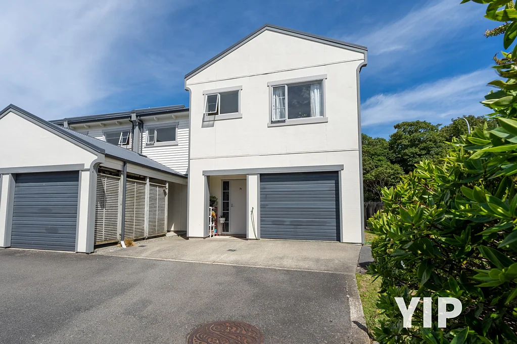 Churton Park 3房  Corner Unit, Sun, Pool? YIP!