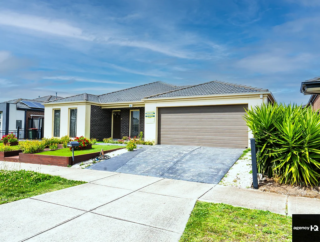 Modern Family Home close to shops and P-9 School in Tarneit