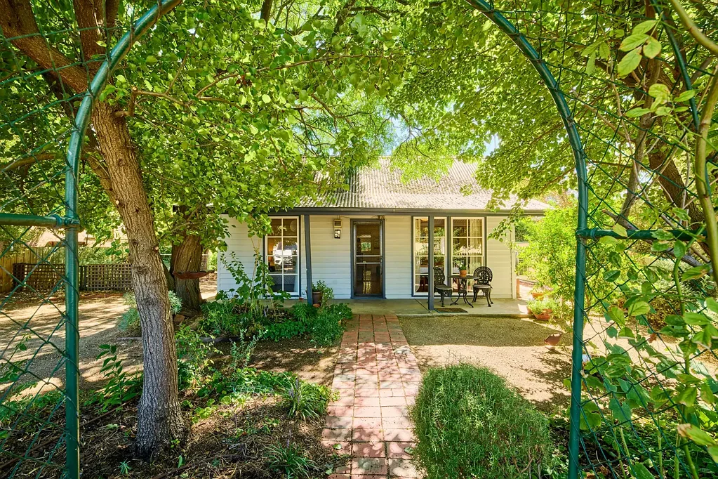 Heathcote 2 Bedroom Charming Cottage : Circa 1846