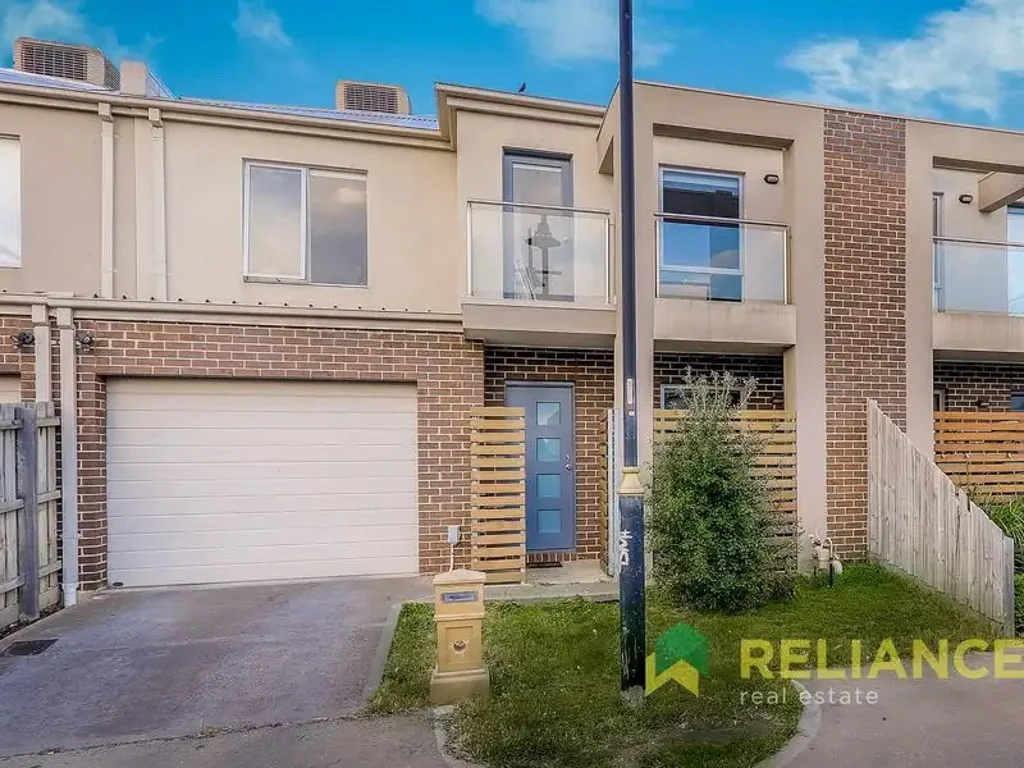 Townhouse close to Point Cook Town Centre
