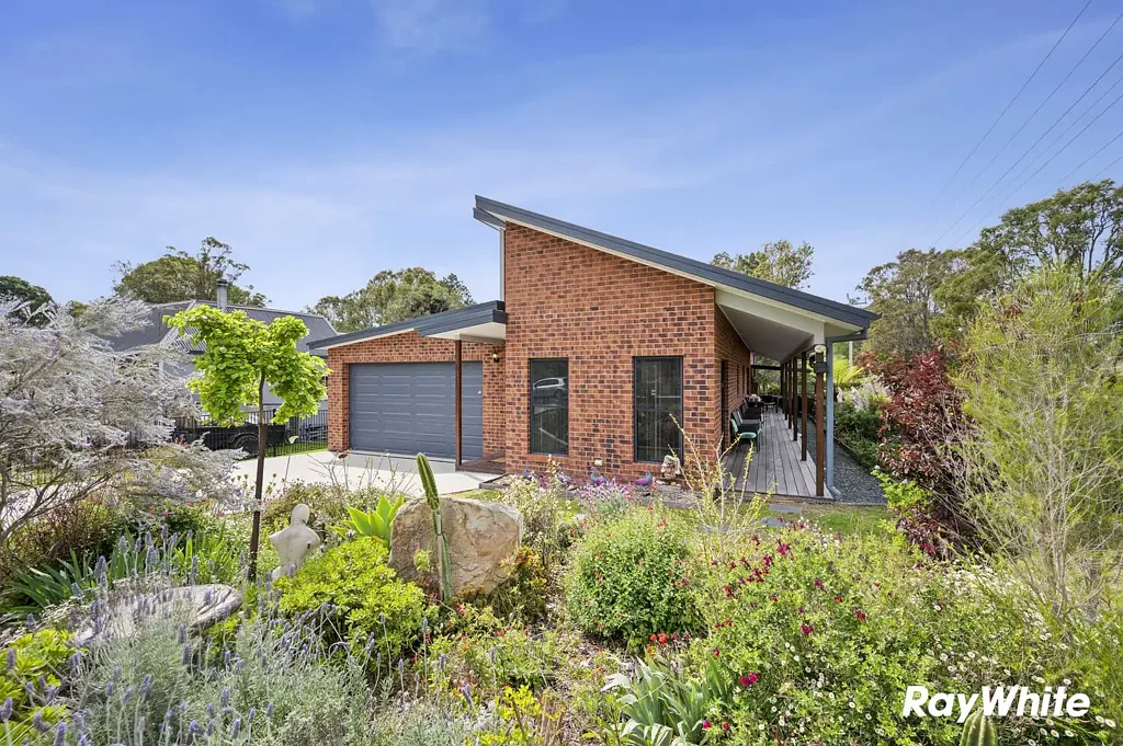 Moruya 4Zimmer Architectural Design Meets Striking Modern Comfort