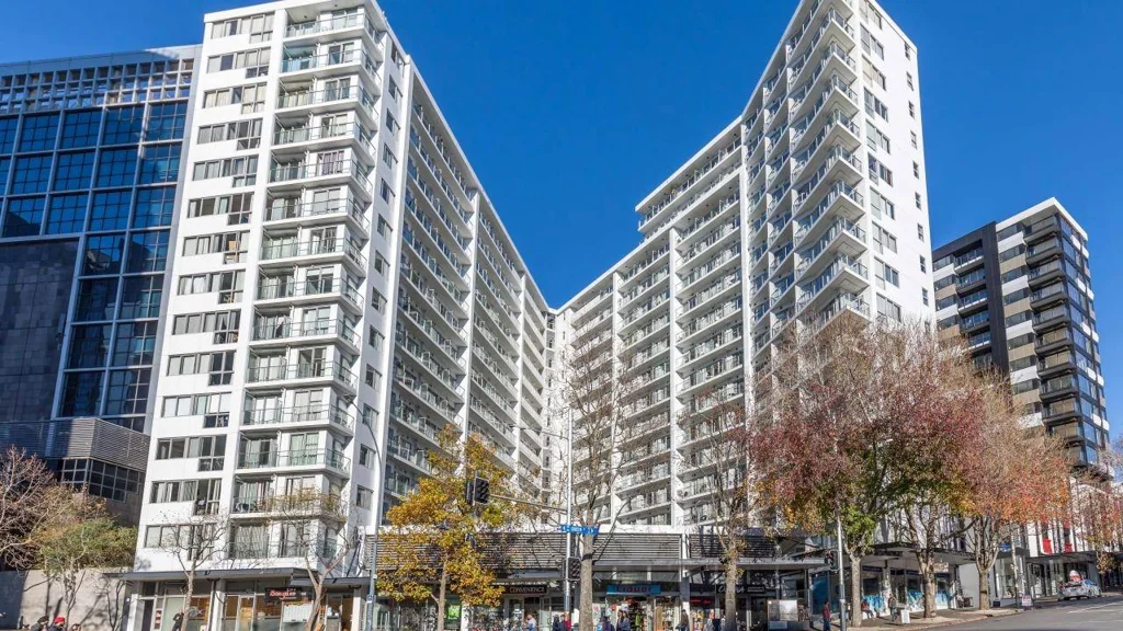 2-Bedroom Apartment in the Heart of Auckland -...