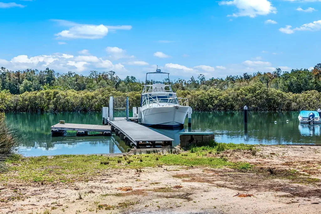 16 Beachfront Parade, St Huberts Island, NSW 2257